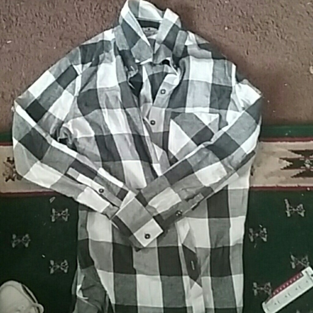 Long sleeve button down - Picture 2 of 2